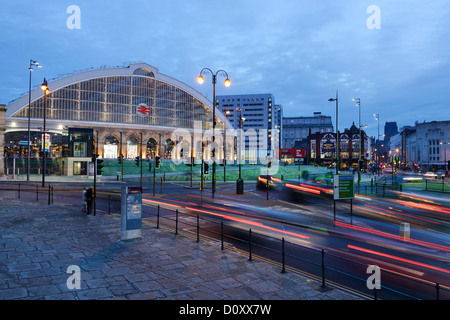 Traffic outside Liverpool Lime Street train station at night Stock Photo