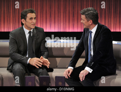 Italian raceing car driver and Olympic winner, Alessandro Zanardi (L), attends the annual review show 'Menschen 2012' (People of 2012) hosted by talk show host Markus Lanz (R) and aired on public television broadcasting station ZDF in Munich, Germany, 2 December 2012, Photo: Marc Mueller Stock Photo