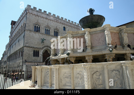 Marble Fontana Maggiore and the palace in Perugia Umbria Stock Photo