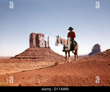 1960s NAVAJO MAN ON HORSE MONUMENT VALLEY NAVAJO TRIBAL RESERVATION USA Stock Photo