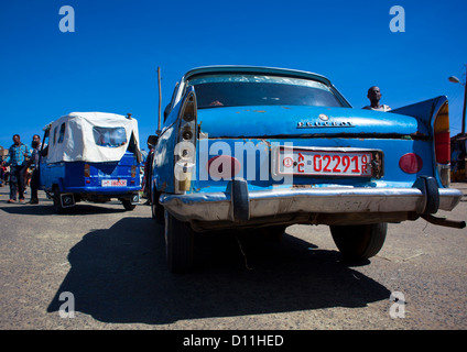 Peugeot 404 Taxi In Harar Old Town, Ethiopia Stock Photo