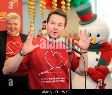 December 5, 2012. Toronto, Canada. Hollywood star Mark Wahlberg joins traders at CIBC trading floor for the annual CIBC Miracle Day to raise fund for children's charity in Canada.  (DCP/N8N) Stock Photo