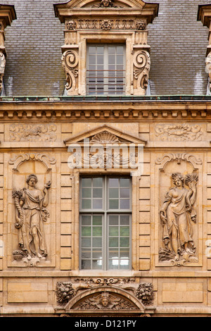 Architectural details on Hotel de Sully in les Marais, Paris France Stock Photo