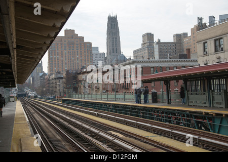 Properties on Broadway overlook the rail tracks at 125th Street station Manhattan New York USA Stock Photo