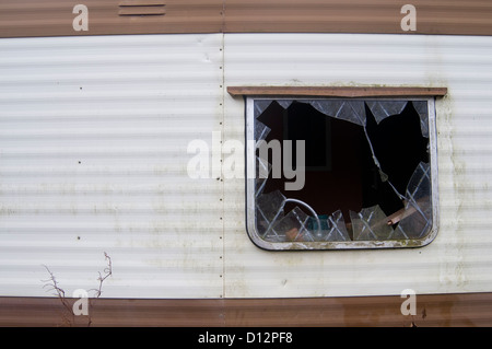 derelict mobile home homes trashed smashed window windows vandalized holiday from hell bad accommodation hotel hotels rooms site Stock Photo