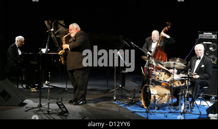 (dpa) - US American jazz pianist Dave Brubeck and his band including Bobby Militello, Michael Moore and Randy Jones (L-R) perform at the 'Schauspielhaus' theatre in Nuremberg, Germany, Wednesday 16 November 2005. The 'Dave Brubeck Quartet' performed in the course of events celebrating the 60th anniversary of the trials of war criminals in Nuremberg. Photo: Daniel Karmann Stock Photo