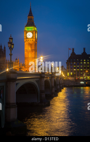 Westminster Bridge at night with Big Ben and the Houses of Parliament on the other side of the Thames Stock Photo