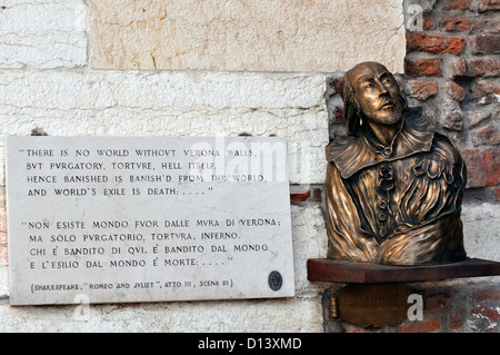 Italy, Veneto, Verona, William Shakespeare Bust and a Quote from Romeo and Juliet Stock Photo