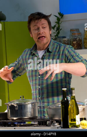 London, UK. 7th December 2012. Jamie Oliver conducts a cooking demonstration in London, December 7th, 2012 in London, UK Stock Photo