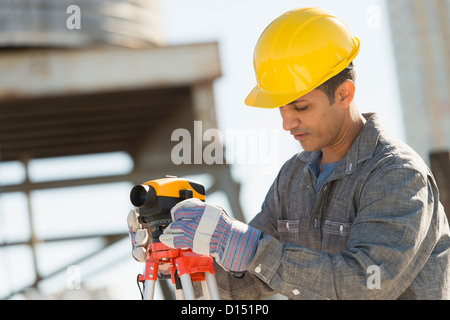 USA, New Jersey, Jersey City, Construction worker using theodolite Stock Photo
