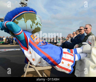 Harlem Globetrotters visit USS John C. Stennis Stock Photo