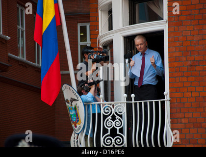 Wikileaks Editor Julian Assange makes an address from the balcony of the Ecuadorian embassy in London where he is seeking refuge Stock Photo