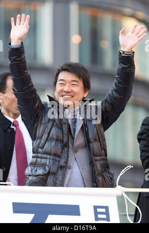 December 9, 2012, Tokyo, Japan - Osaka Mayor Toru Hashimoto, who has founded the Japan Restoration Party, waves to a crowd of voters during his stumping stop at the Tokyo railroad station on Sunday, December 9, 2012, in his campaign for the December 16 general election. A recent poll showed Hashimoto's JRP followed close behind the most favored Liberal Democratic Party led by former Prime Minister Shinzo Abe. (Photo by AFLO) Stock Photo
