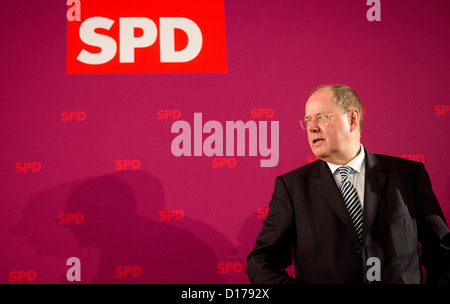 Designated SPD candidate for the chancellorship, Peer Steinbrueck, attends the meeting of the party's federal board in Hanover, Germany, 08 December 2012. The extraordinary SPD party conference will take place in Hanover on 09 December 2012. Photo: JULIAN STRATENSCHULTE Stock Photo