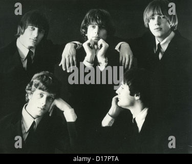 THE BYRDS  Promotional photo of US group about 1965. From l: Gene Clark, Chris Hillman, Roger McGuinn, Dave Crosby, Mike Clark Stock Photo