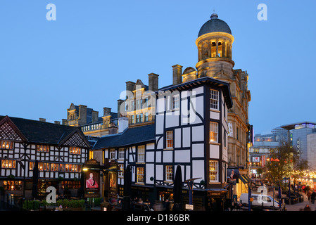 The Old Wellington pub and Sinclairs Oyster Bar in front of The Corn Exchange in Manchester City Centre Stock Photo