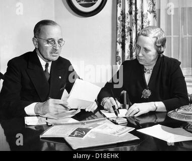 Allied Nations War Strategy Conference in Casablanca, French Morocco, Feb. 1, 1943. L-R, seated: The Sultan; President Franklin Stock Photo