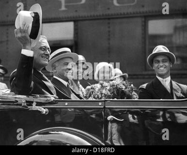 Governor Franklin Roosevelt campaigning for President in Columbus, Ohio. Aug. 19, 1932. L-R: W.A. Julien, Cincinnati, national Stock Photo