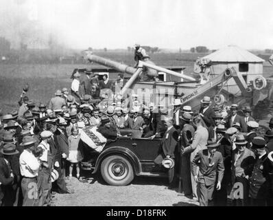 Governor Franklin Roosevelt campaigning for President in Nebraska. FDR listens to farmers with a threshing machine as a Stock Photo