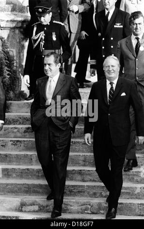 President Richard Nixon (left) and British Prime Minister Edward Heath hold talks in Hamilton, Bermuda. Dec. 21, 1971 Stock Photo