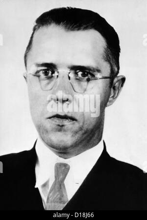 Alvin Karpis, was captured by J. Edgar Hoover and his men in New Orleans. His plastic surgery to change his appearance failed Stock Photo