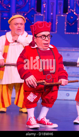 Warwick Davis, Snow White and the Seven Dwarfs, Wimbledon Theatre, 2007