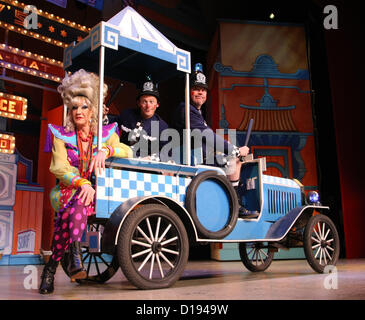 LILY SAVAGE AKA PAUL O'GRADY ALADDIN A WISH COME TRUE. PHOTOCALL LONDON ENGLAND UK 11 December 2012 Stock Photo