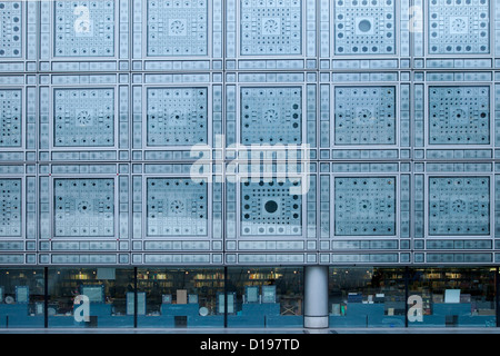 Photo Cell window blinds at Institut du Monde Arabe - Arab World Institute, Paris France Stock Photo
