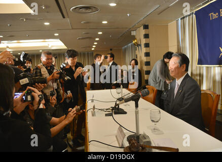 December 12, 2012, Tokyo, Japan - Japan's political kingpin Ichiro Ozawa poses for an army of photographers before the start of a news conference at Tokyo's Foreign Correspondents' Club of Japan on Wednesday, December 12, 2012.  <br><br> A stalwart he is, Ozawa departed from the ruling Democratic Party of Japan, which he helped to a landslide victory in the 2009 general election, over the plan to increase the sales tax. He then formed a party of his own, the third-largest force in the Diet with loyal followers across the board. With less than a month before the December 16 Diet lower house ele Stock Photo