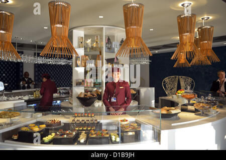 Arrival at Heathrow of the first Qatar Dreamliner  (Boeing 787) the service started today Thurs 13th Dec 2012 flying to Doha in this their latest aeroplane. Inside the Qatar First Class and Business  Lounge at Terminal 4 Heathrow PICTURE BY: DORSET MEDIA SERVICE Stock Photo