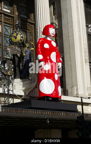 Yayoi kusama selfridges hi-res stock photography and images - Alamy