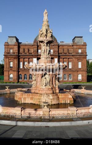 Doulton Fountain and People's Palace Museum on Glasgow Green, Glasgow, Scotland, UK Stock Photo