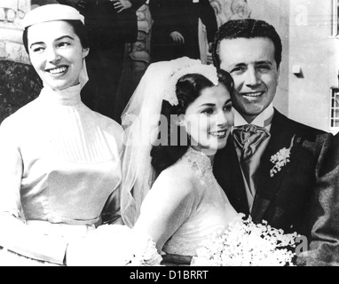 VIC DAMONE  US singer  marries Pier Angeli on 24 November 1954 at St Timothy's Church, LA, watched by bridesmaid Marisa Pavan Stock Photo