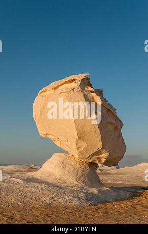 Chalk rock formation, White Desert, Farafra, New Valley Governorate ...