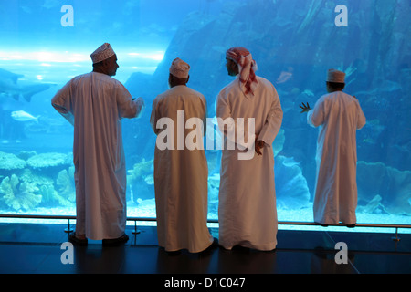 Dubai, United Arab Emirates, Arab men in front of the Dubai Aquarium Stock Photo
