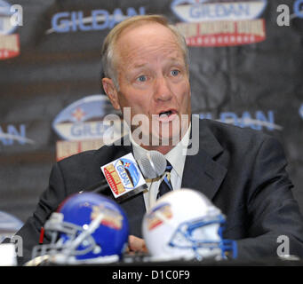 Former Nevada head coach Chris Ault and his wife Kathy enter the