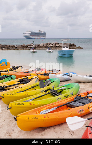 Bahamas, Eleuthera, Princess Cays, Crown Princes, cruise ship, kayaks on beach Stock Photo