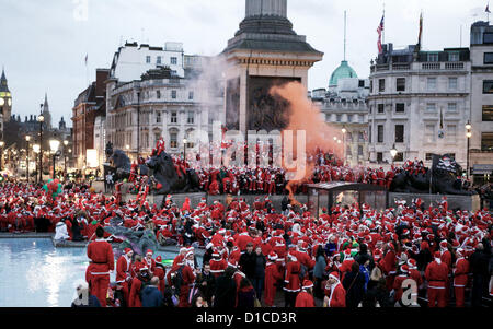 London, UK. 15 December 2012. Hundreds of men and women dressed as Santa take part in the annual Santacom in Trafalgar Square, central London. George Henton./Alamy Live News Stock Photo