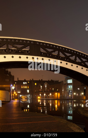 Gas Street Basin in the City of Birmingham at night, England, UK Stock Photo