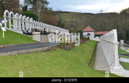 Aberfan memorial to the 116 children and 28 adults who died in the 1966 Aberfan disaster Stock Photo