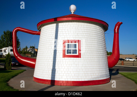 Teapot Dome Service Station roadside attraction at Zillah, Washington, USA Stock Photo