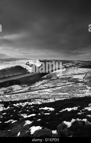 Wintertime on Derwent Edge overlooking Ladybower reservoir, Upper Derwent Valley, Peak District National Park, Derbyshire, Engla Stock Photo
