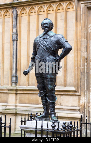 Statue of Earl of Pembroke, founder of Pembroke College Oxford University in Bodleian library courtyard, Oxford, UK Stock Photo
