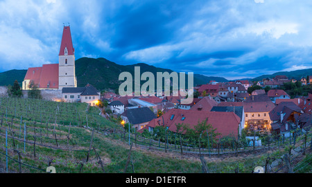 Weissenkirchen in der Wachau with fortified church, Austria Stock Photo