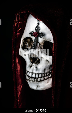 a dead knight with a red cloak and a cross on his forehead Stock Photo