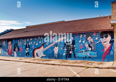 Elvis Presley, Buddy Holly, other 1950s rock'n'roll stars in mural in Clovis in Great Plains area of New Mexico, USA Stock Photo