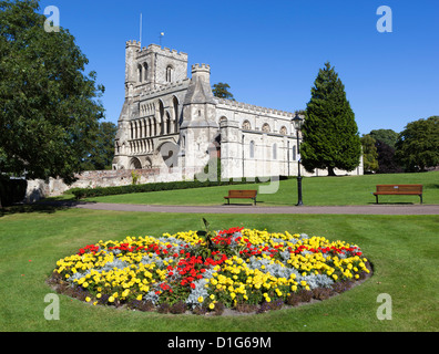 Priory Gardens and Priory Church of St. Peter, Dunstable, Bedfordshire, England, United Kingdom, Europe Stock Photo