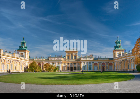 Wilanów Palace, corps de logis (central block) and wings over cour d'honneur (courtyard), Warsaw, Poland Stock Photo