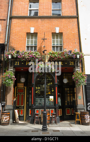 Vertical view of the decorated outside of the Palace Bar during the daytime in the Temple Bar area of Dublin. Stock Photo