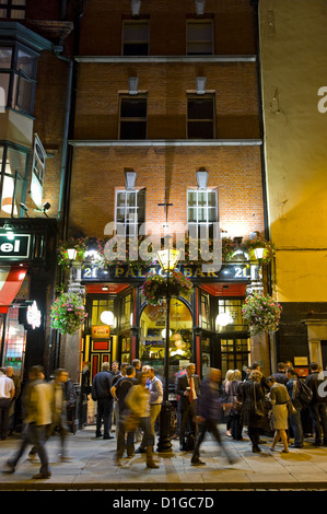 Vertical view of the bustling outside of the Palace Bar during the night time in the Temple Bar area of Dublin. Stock Photo